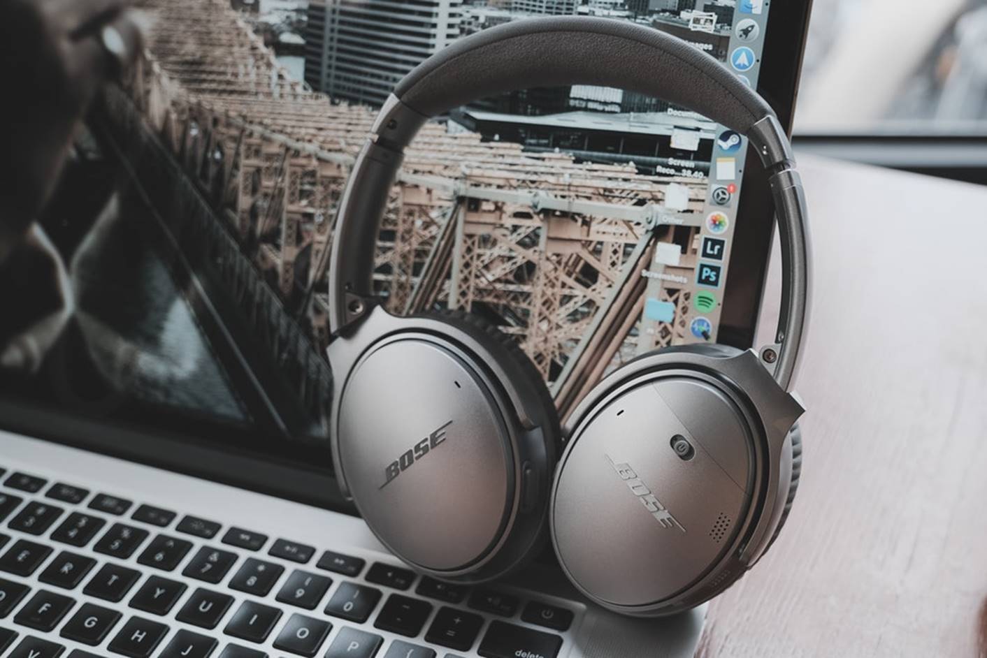 The 4 Best Bose Headphones Of 2022 [Buyer’s Guide]