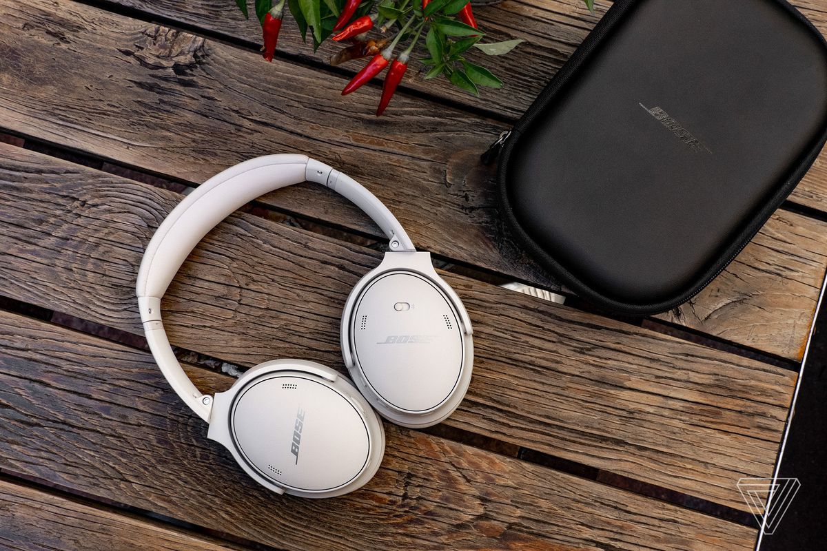 The 6 Best Noise Cancelling Headphones Under $100 Of 2022 [Buyer’s Guide]