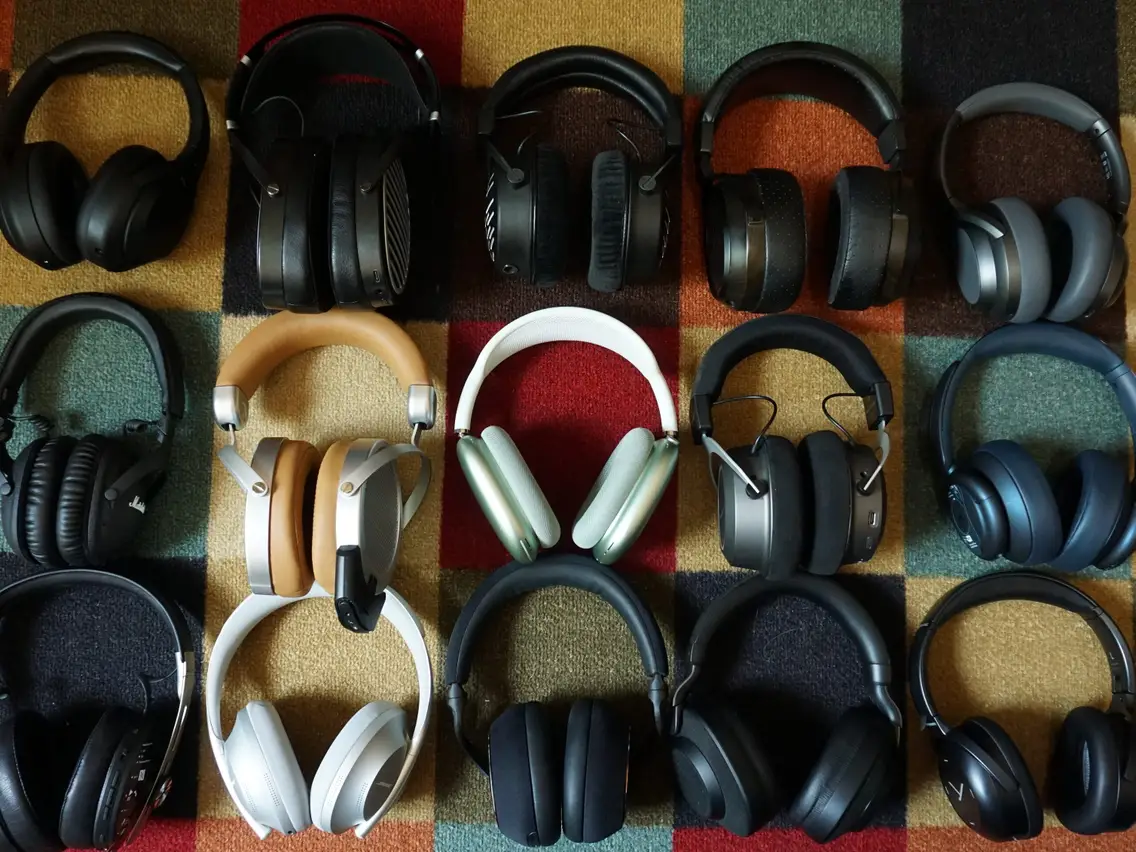 The 6 Best Over-Ear Headphones Under $100 Of 2022 [Buyer’s Guide]