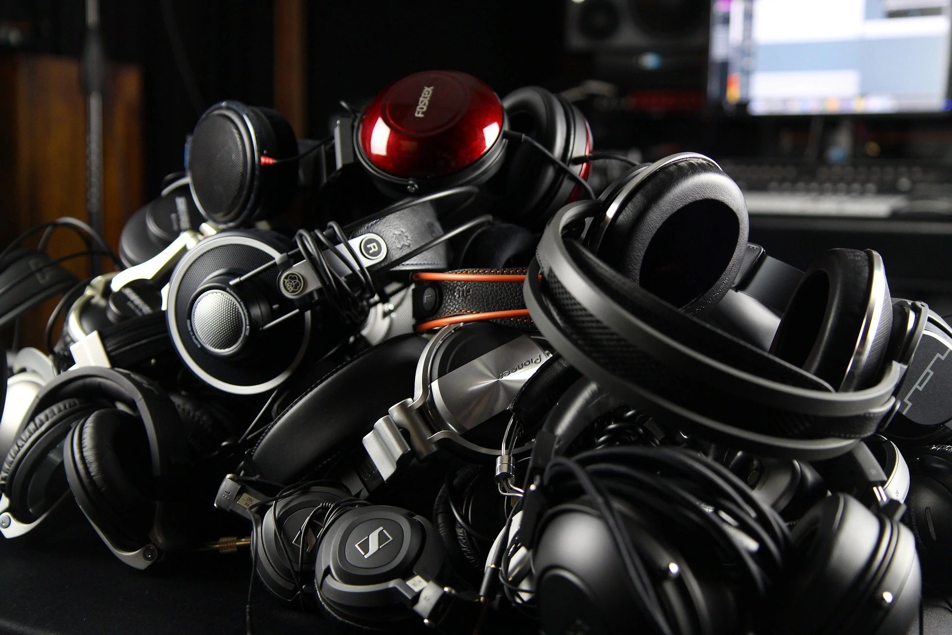 The 6 Best Studio Headphones For Mixing And Recording Of 2022 [Buyer’s Guide]