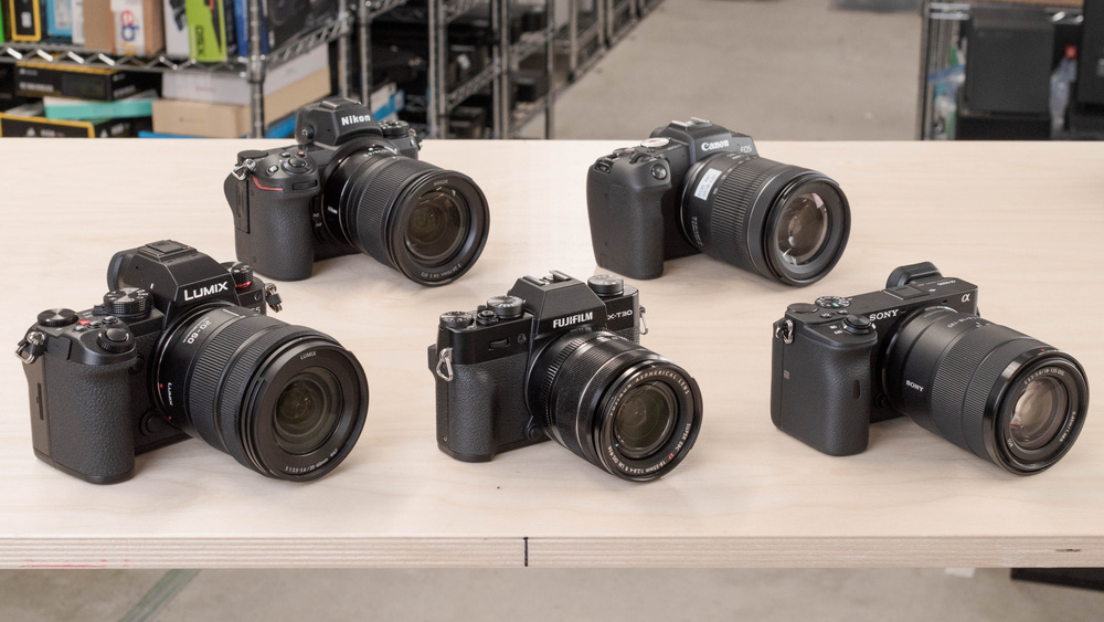 The 6 Best Mirrorless Cameras For Travel Of 2022 [Buyer’s Guide]