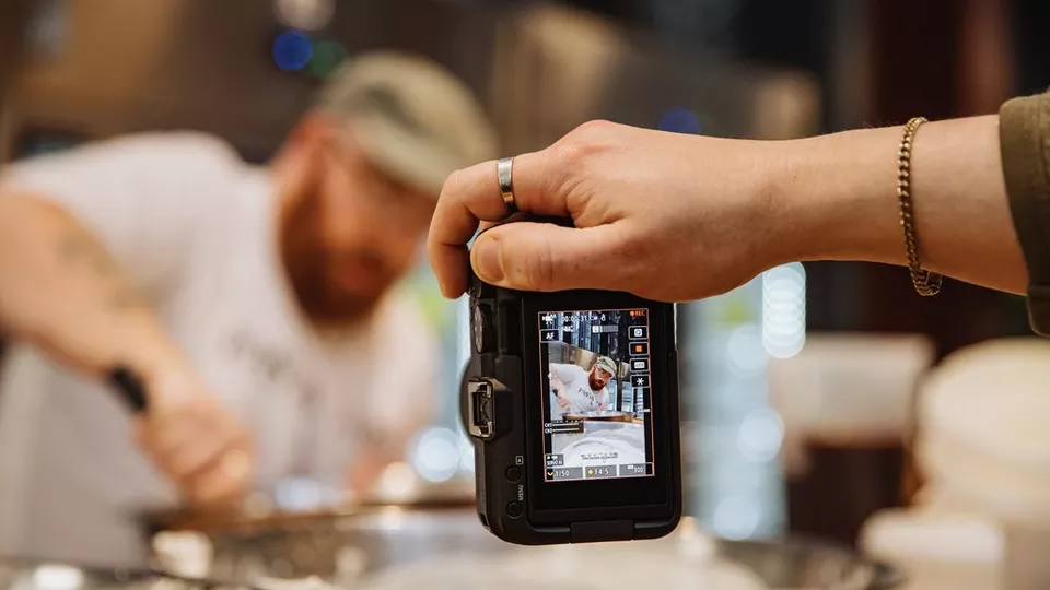 Canon EOS R50 V