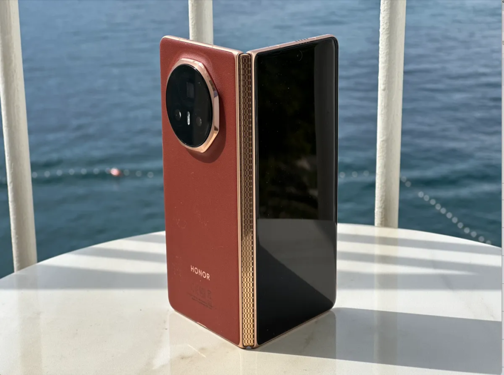 Real life experience: Galaxy Z TriFold vs Huawei Mate XT Ultimate