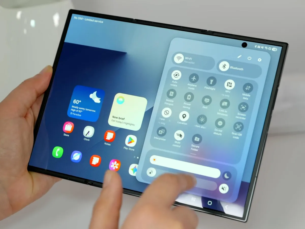 Design and screens: Galaxy Z TriFold vs Google Pixel 10 Pro Fold