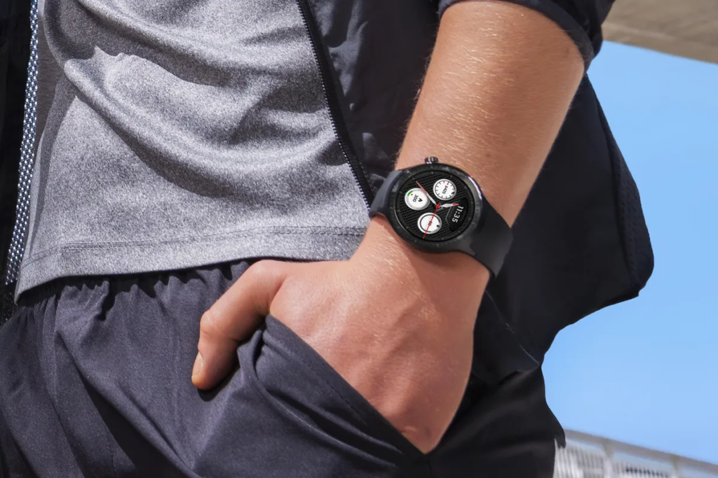 Fitness tracking, GPS and health metrics: Motorola Moto Watch
