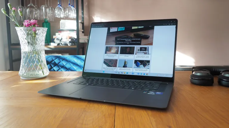 Webcam, mics & speakers: Galaxy Book6 Pro