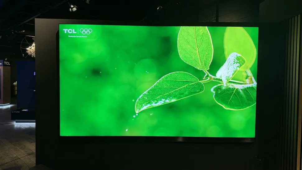 Smart features & OS/app support: TCL X11L TV