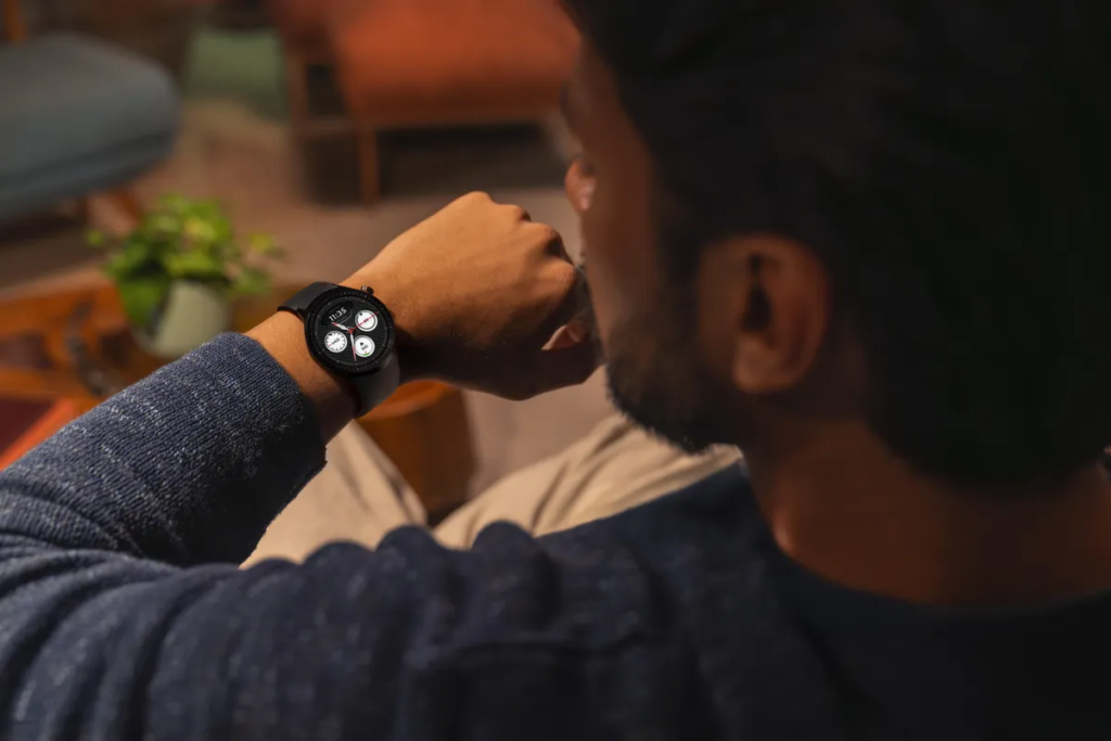 Battery life & charging: Motorola Moto Watch