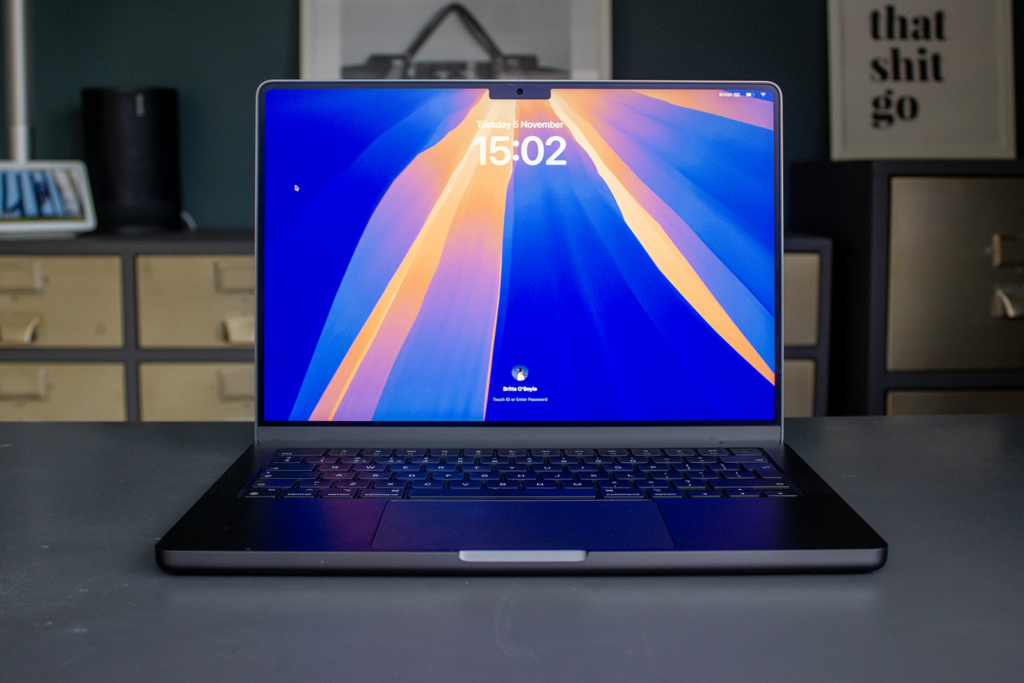 Display quality: Galaxy Book6 Pro vs Apple MacBook Pro M4