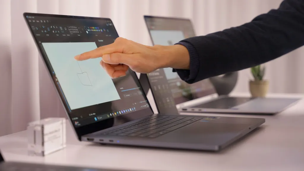 Software & ecosystem: Galaxy Book 6 Pro vs Lenovo Yoga Pro 9i Aura Edition