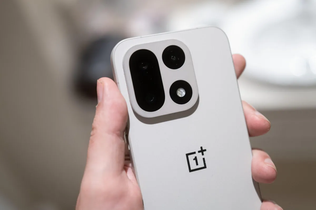 Cameras mic & speakers: RedMagic 11 Air vs OnePlus 15