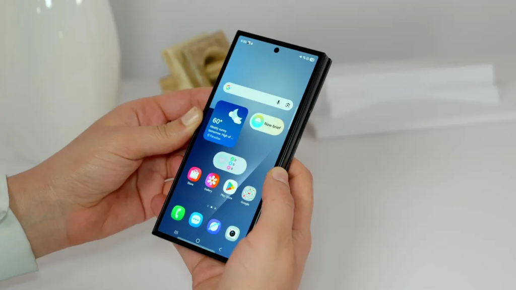 Display quality: Galaxy Z TriFold vs Huawei Mate XT Ultimate