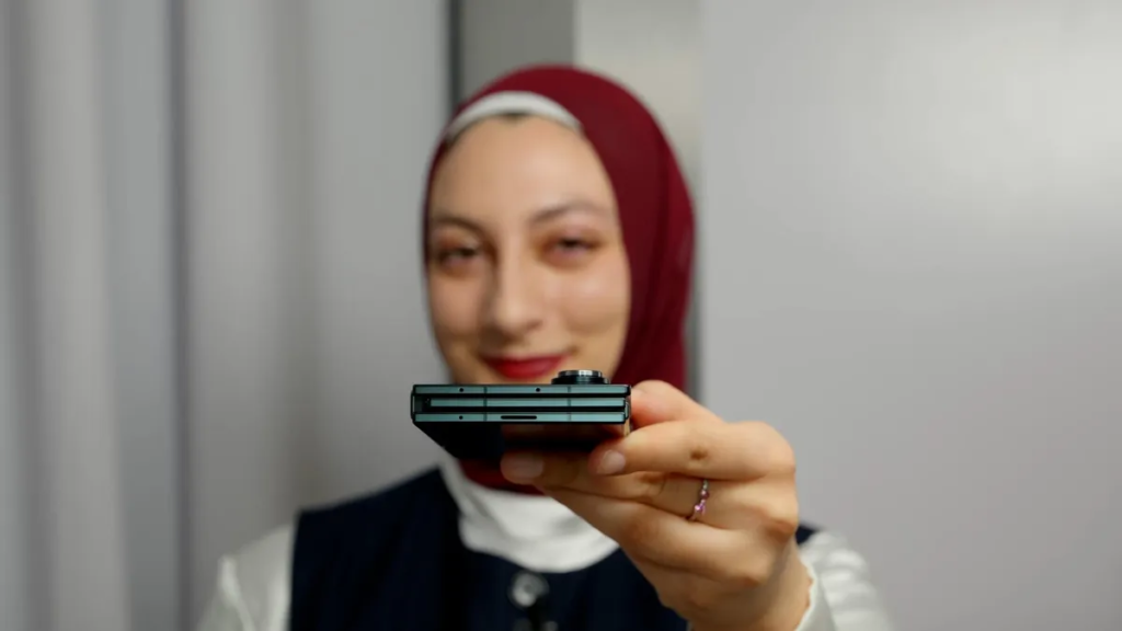 Software & ecosystem: Galaxy Z TriFold vs Huawei Mate XT Ultimate