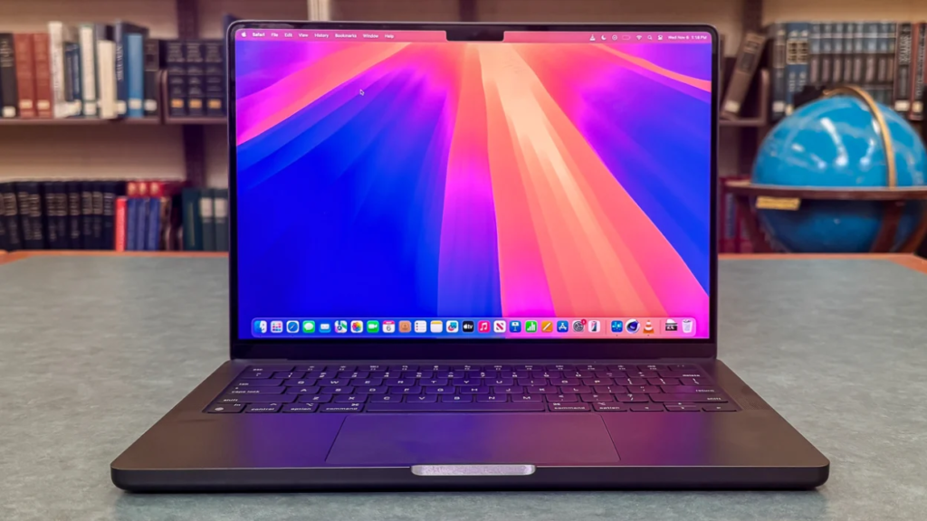 Portability and build: Galaxy Book6 Pro vs Apple MacBook Pro M4
