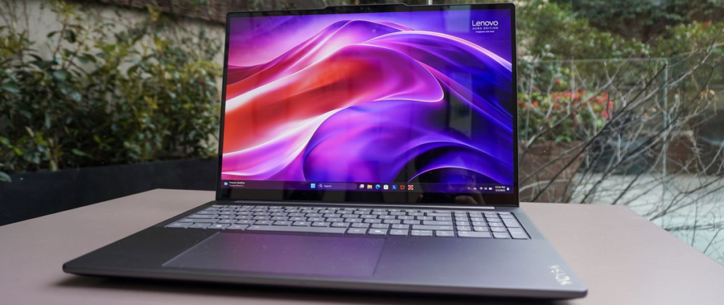 Brightness, color and glare: Galaxy Book 6 Pro vs Lenovo Yoga Pro 9i Aura Edition