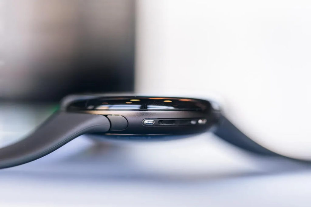 Performance: Motorola Moto Watch vs Google Pixel Watch 4