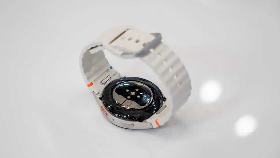 Connectivity: Motorola Moto Watch vs Galaxy Watch 7