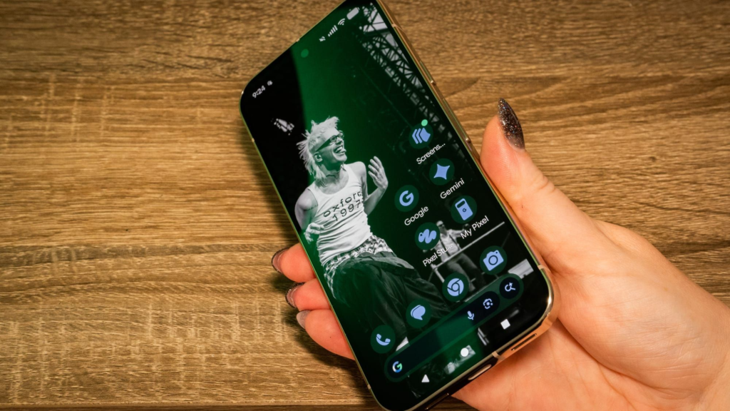 OnePlus 15 vs Google Pixel 10 Pro Design & Build quality