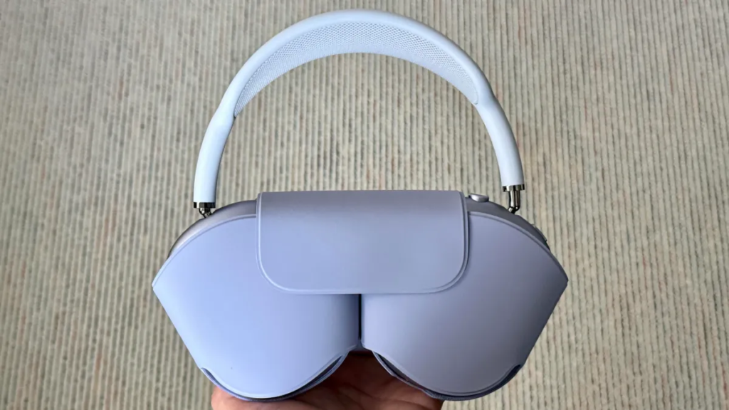 Apple AirPods Max 2 vs Bose QuietComfort Ultra (2nd Gen) Connectivity & Controls