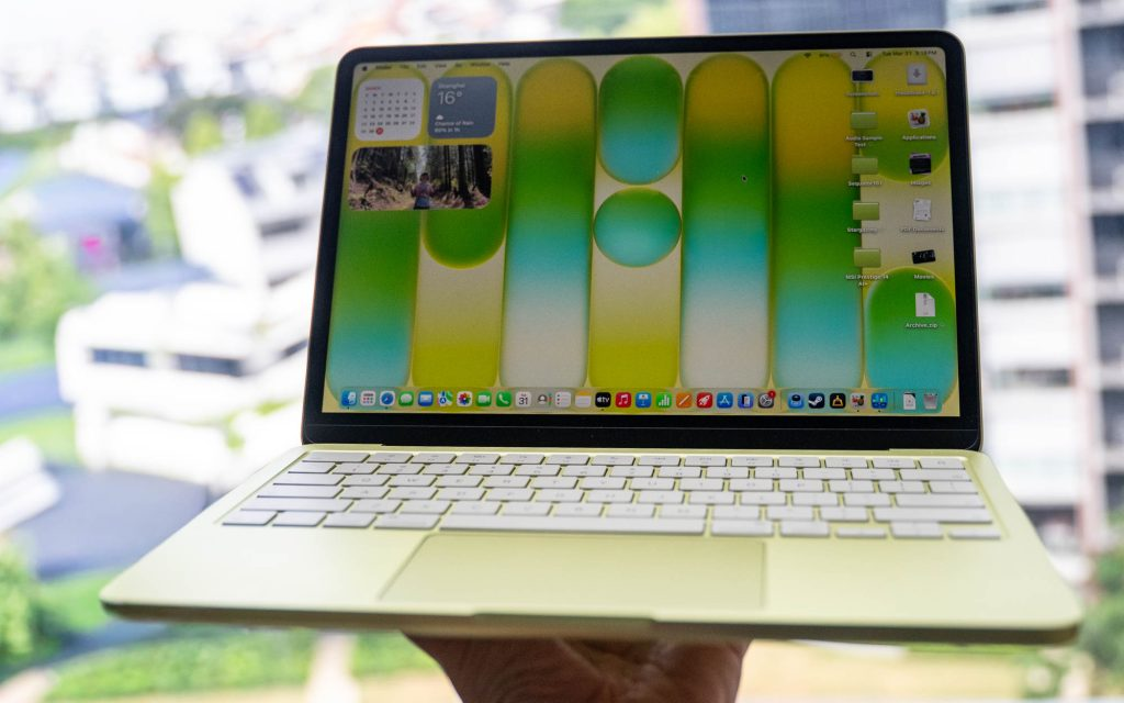 MacBook Neo Display Quality