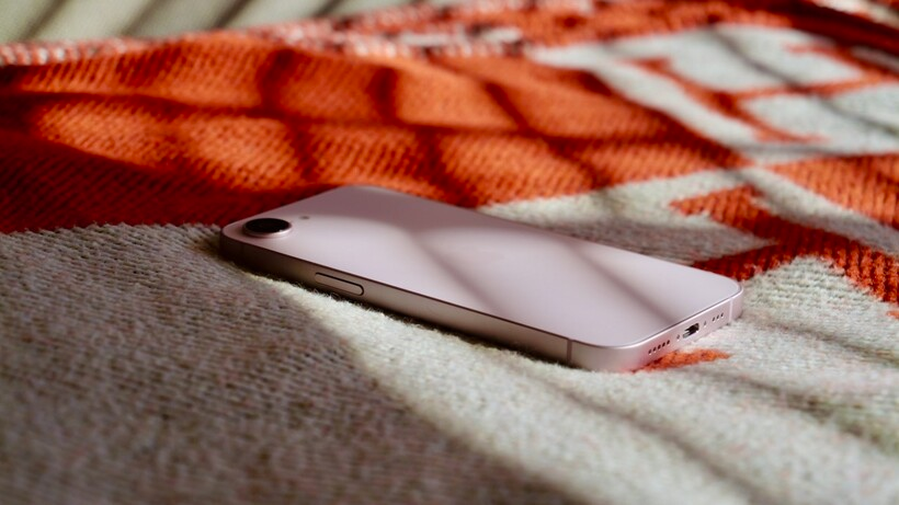 iPhone 17e Battery Life & Charging