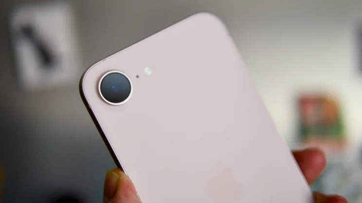 iPhone 17e Cameras, Mic & Speakers