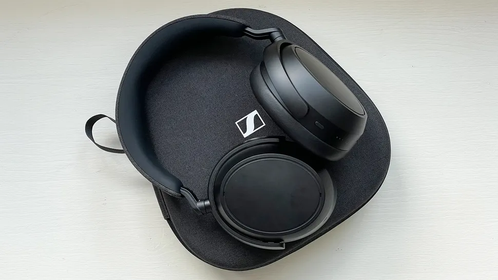 Sennheiser Momentum 4 Wireless Connectivity & Controls
