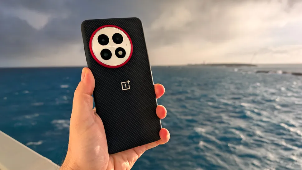 OnePlus 15 vs OnePlus 13 Cameras, Microphone & Speakers