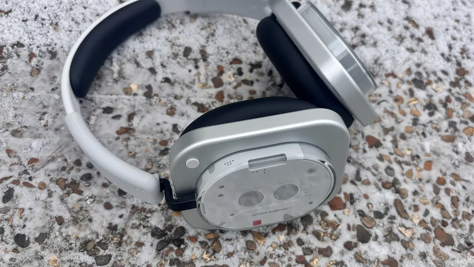 Nothing Headphone (a) vs Nothing Headphone (1) Features, App Controls & Connectivity